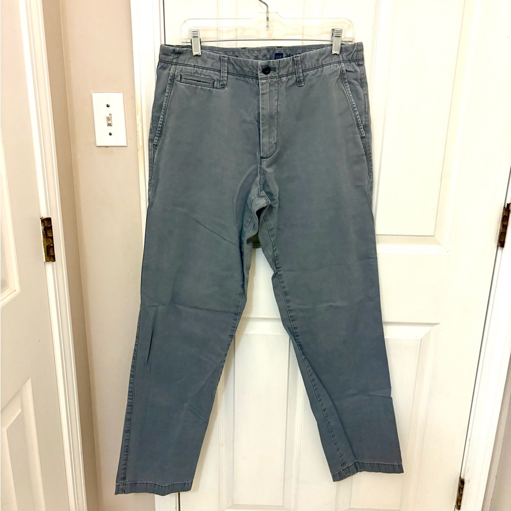GAP Men’s Straight Slub Fit Chino Pants in Grey